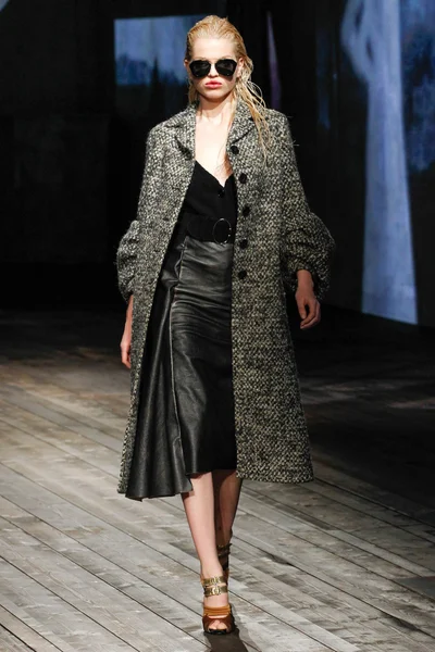 Look 27